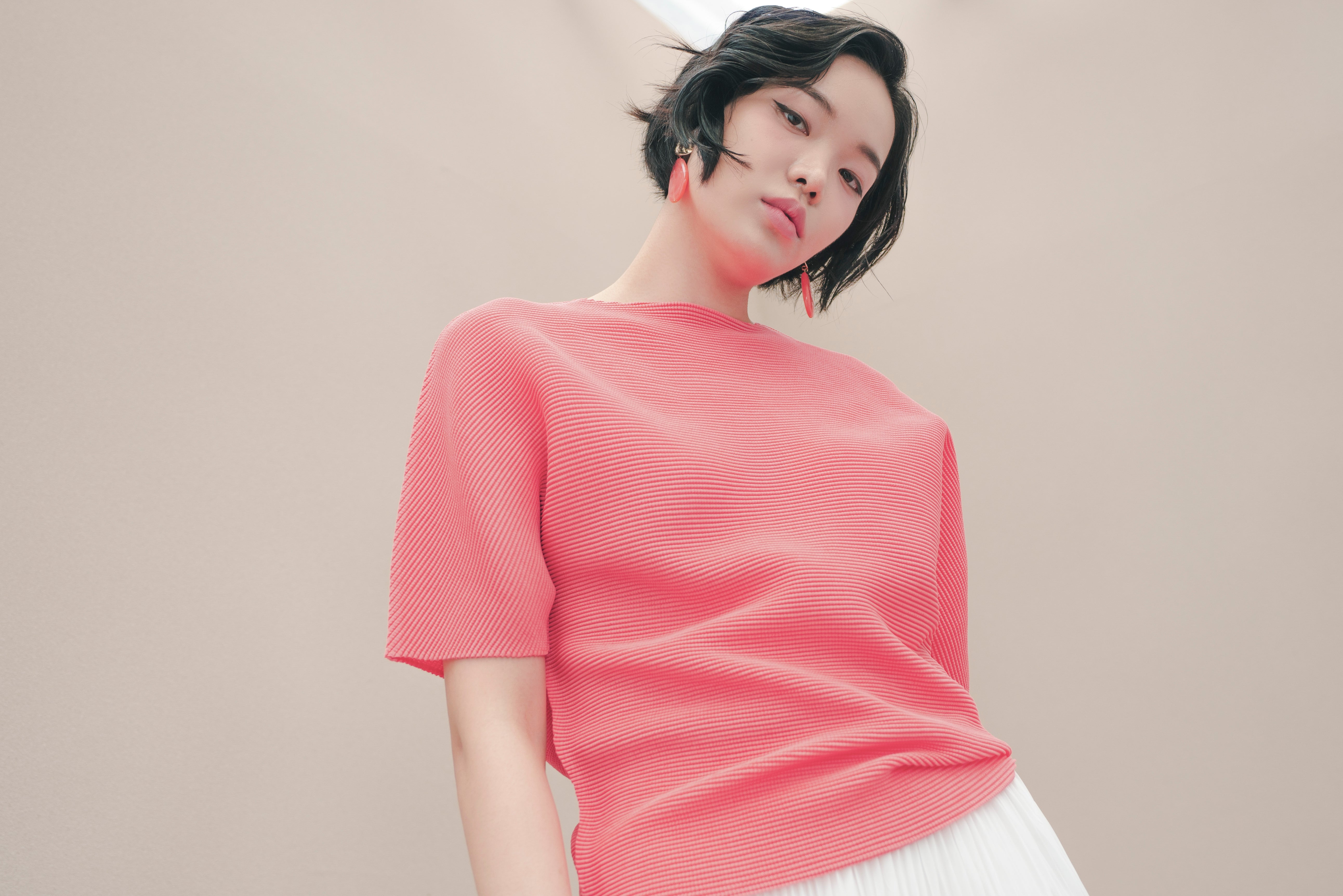 에바큐브 플리츠 블라우스 (반팔)