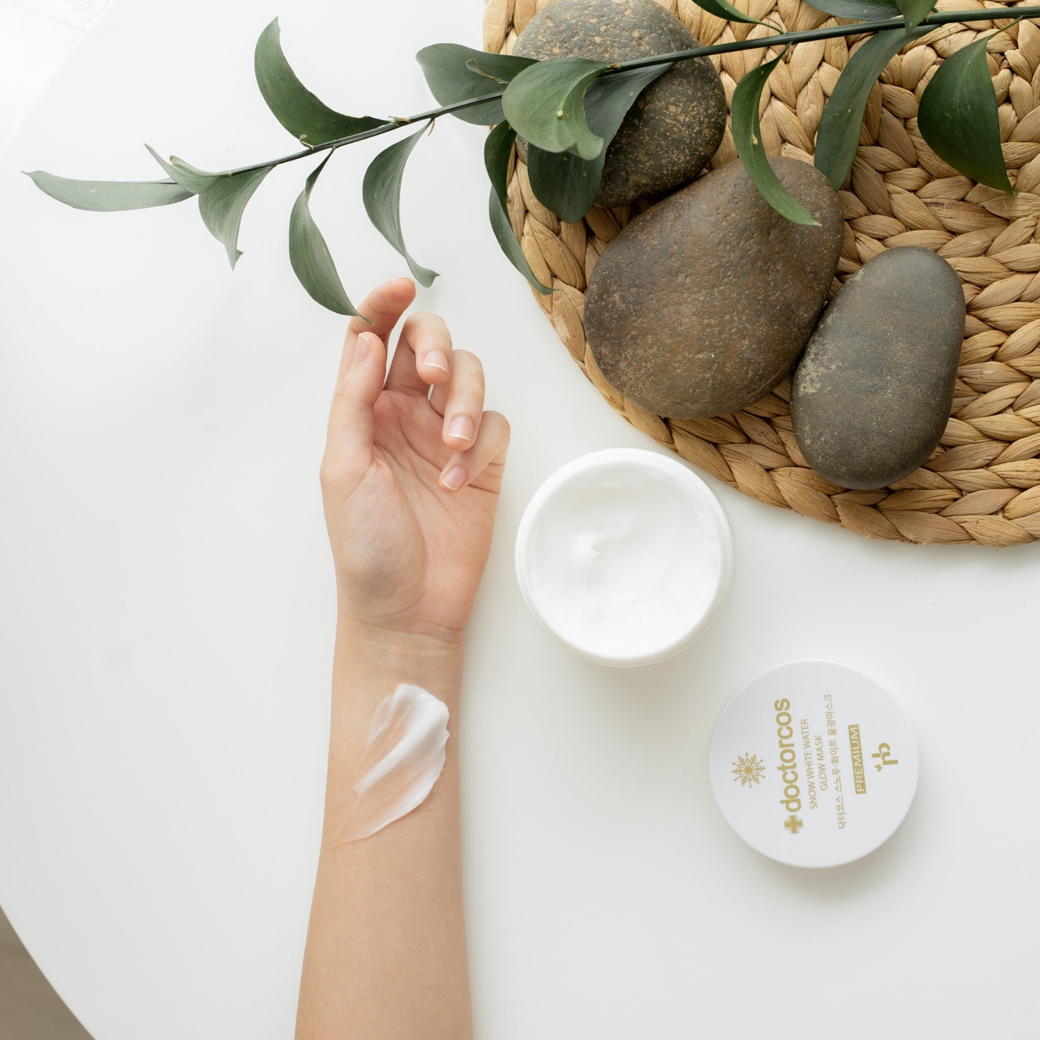 E. [Doctorcos] Snow White Water Glow Mask x 4