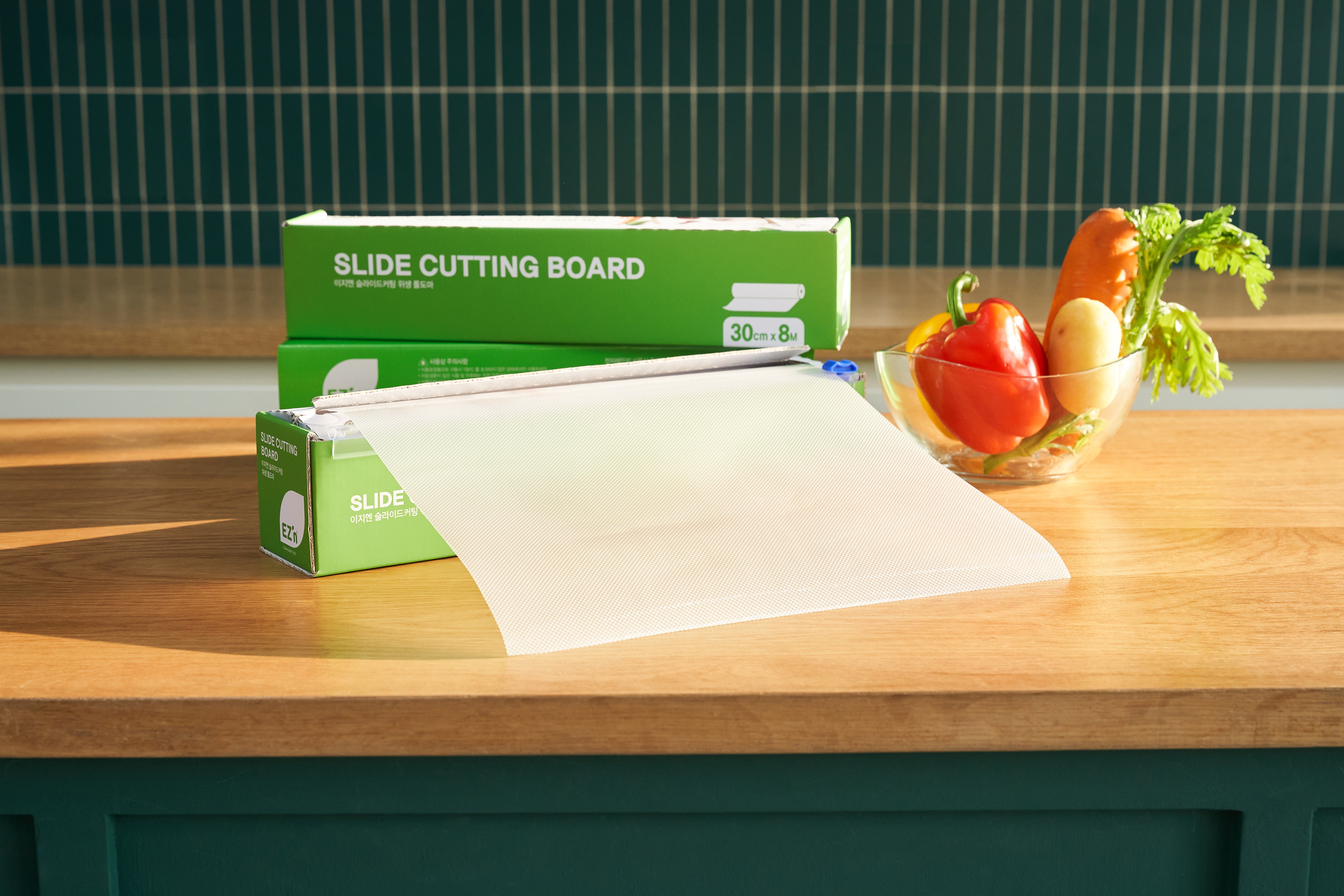 D. [EZ'n]  Daily Bubble Dish Scrubber 9 rolls + Slide Cutting Board  &Gift